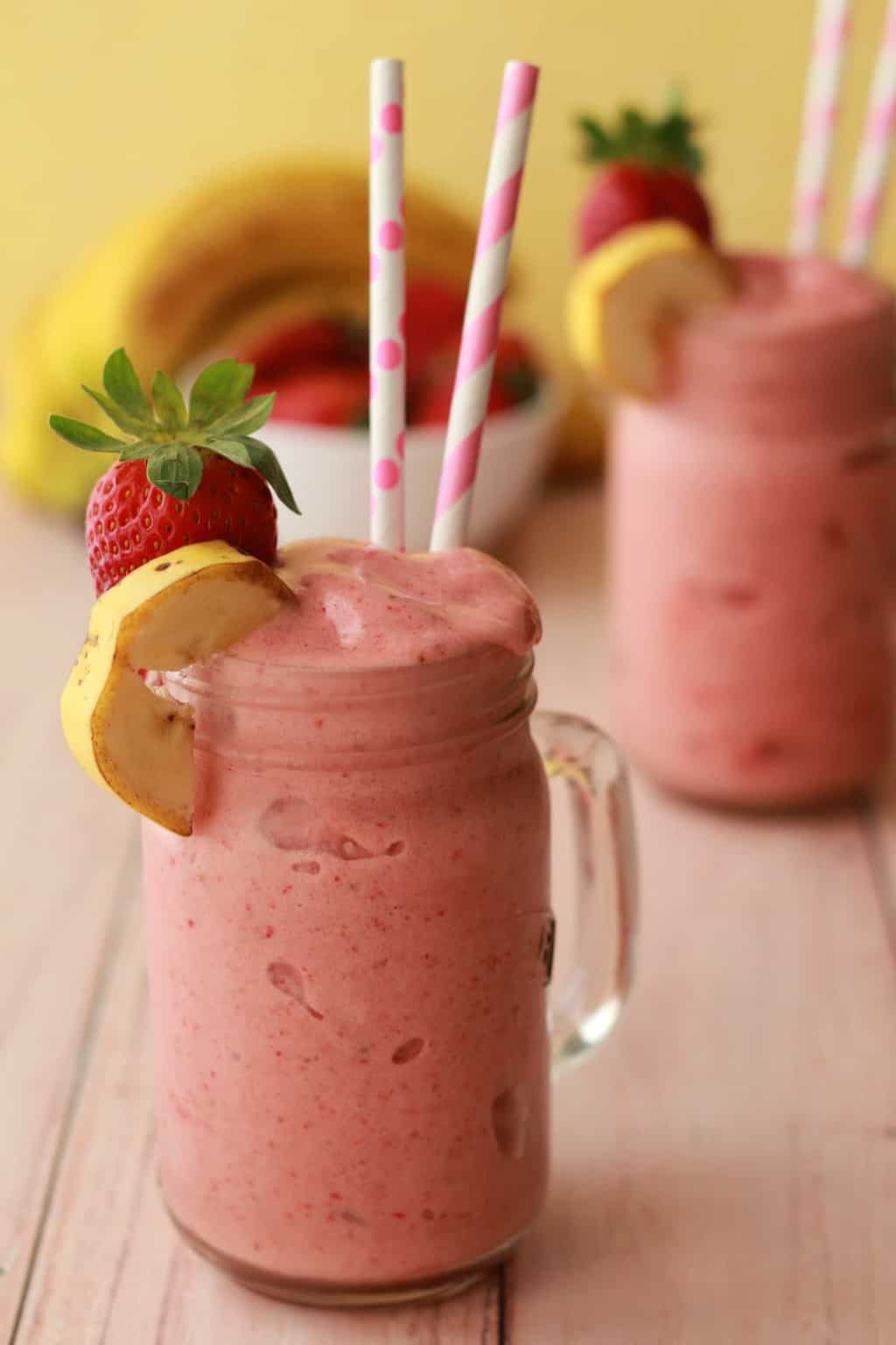 strawberry-banana-smoothie-loving-it-vegan