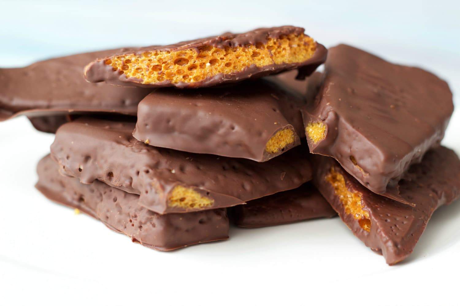 Chocolate Covered Honeycomb Crunchie bars! #Vegan #Gluten-Free #Dairy-Free