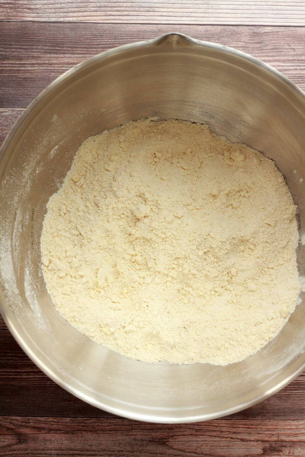 Flour, salt and baking powder mixed with vegan butter in a bowl until crumbly. 