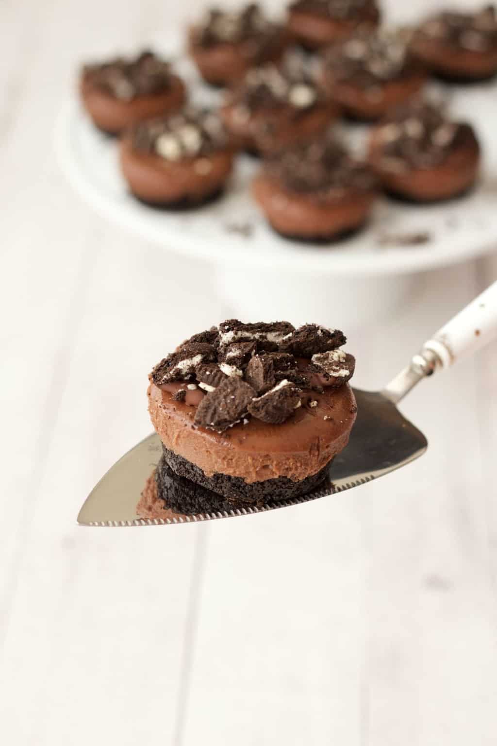 Mini Cheesecakes cu ciocolată vegană #vegan #lovingitvegan #cheesecakes #desert #dairyfree #Oreos