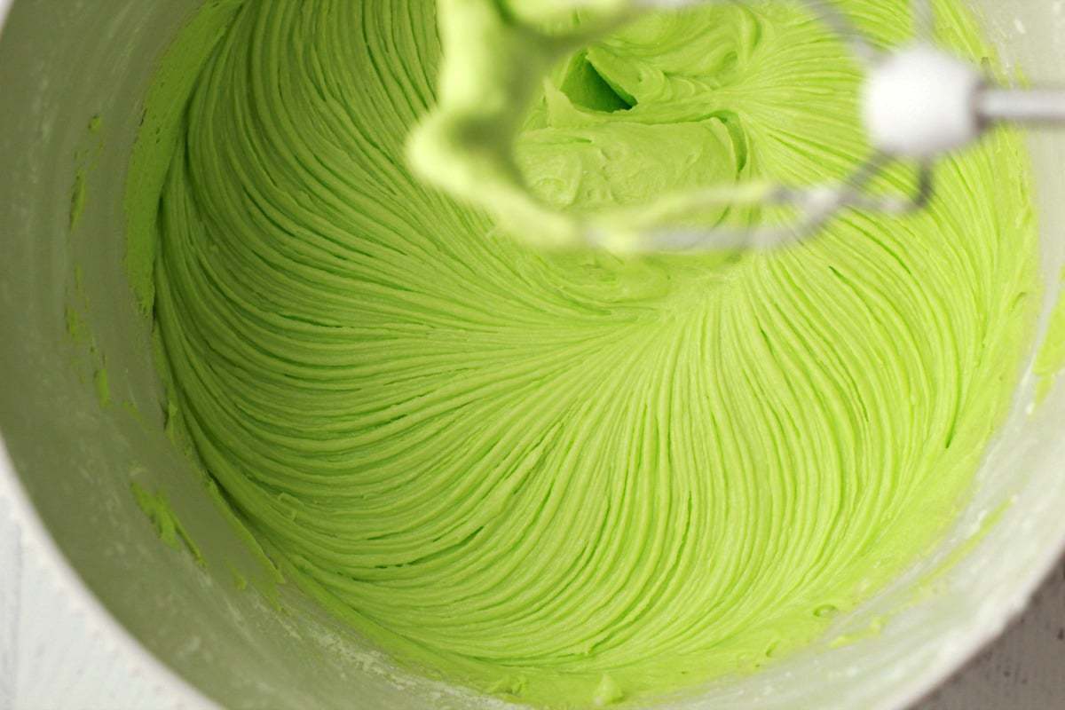 Making Vegan Key Lime Cake #vegan #lovingitvegan #keylime #dessert
