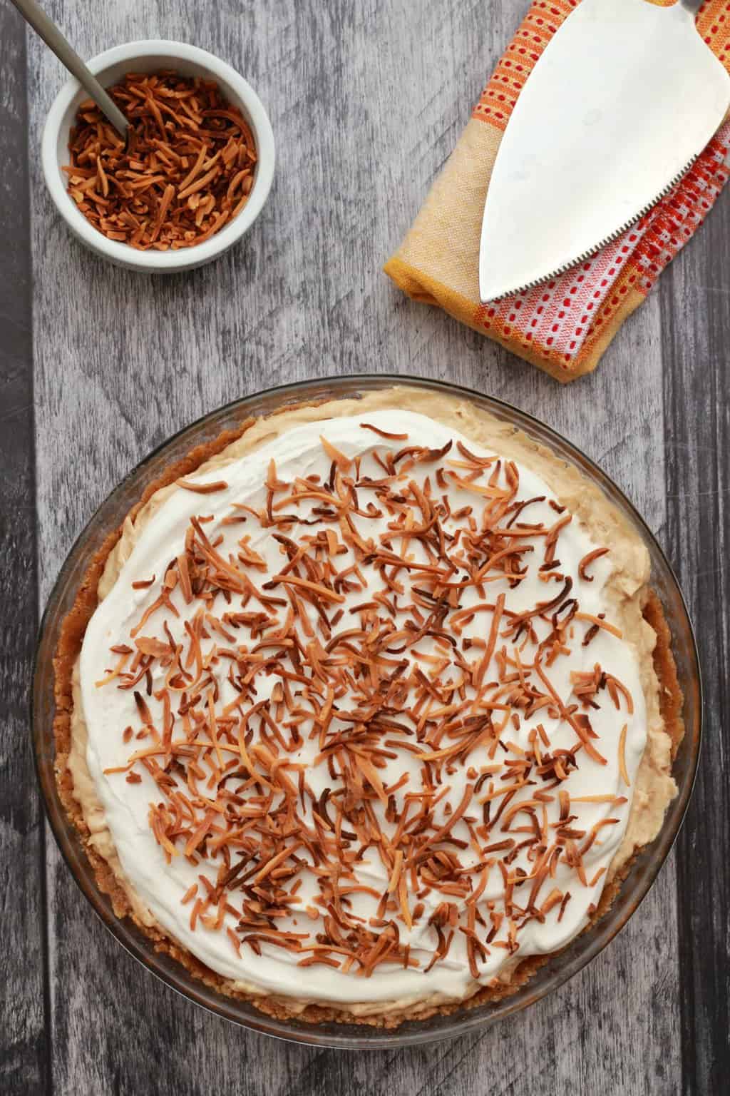 Vegan Coconut Cream Pie. 3-layers of deliciousness topped with toasted coconut flakes! Vegan and gluten-free! #vegan #lovingitvegan #dessert #pie #glutenfree #dairyfree