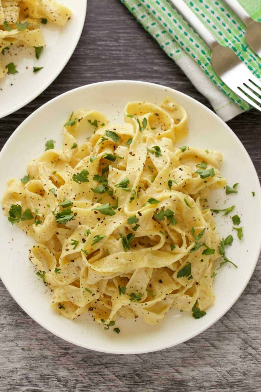 Cheesy Garlic Vegan Alfredo (30 Minutes)