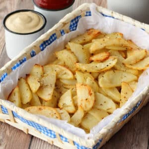Baked potato fries in a basket.
