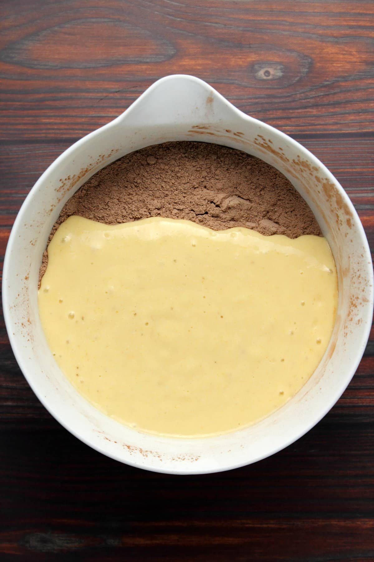 Blended banana added to dry ingredients in mixing bowl. 
