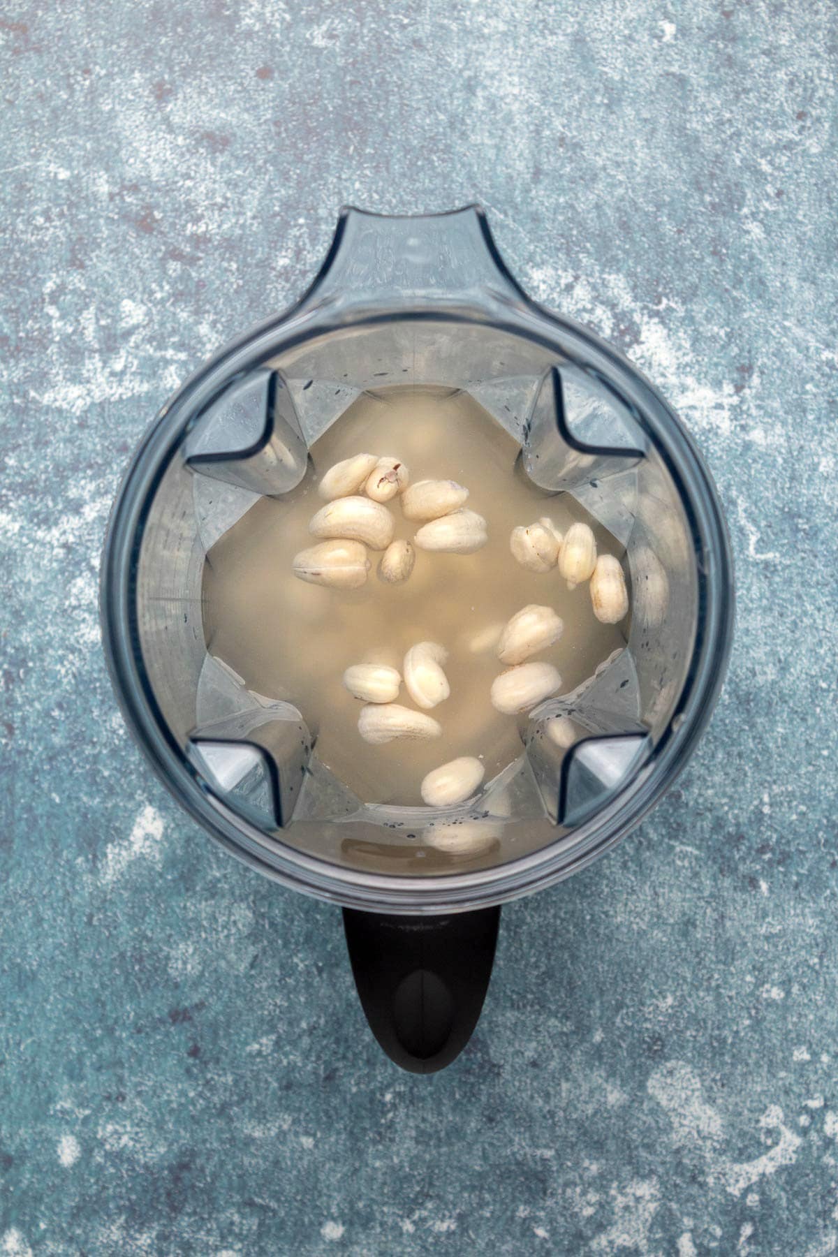 Soaked cashews, water, maple syrup, vanilla and salt added to blender jug. 
