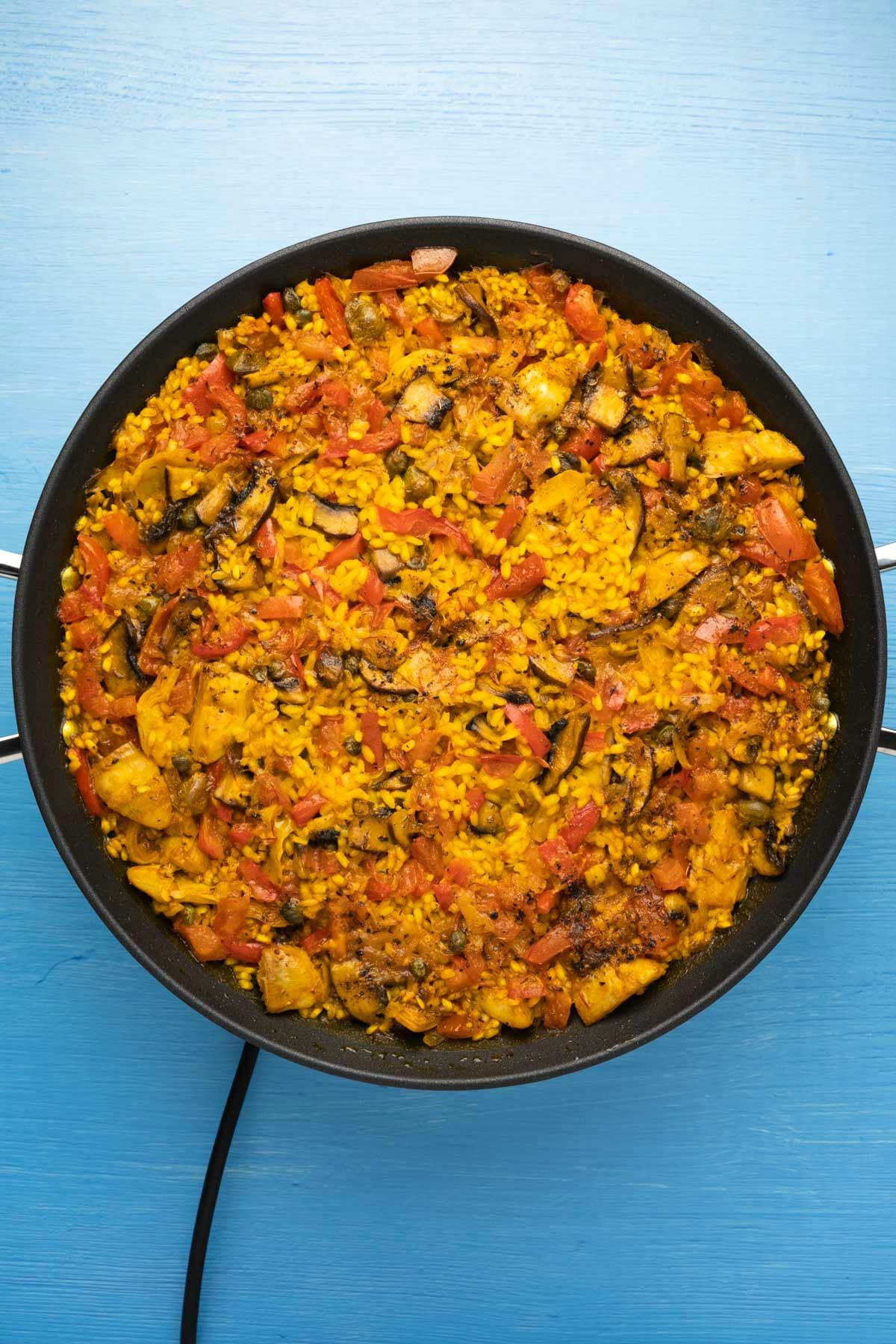 Cooked vegan paella in a pan.