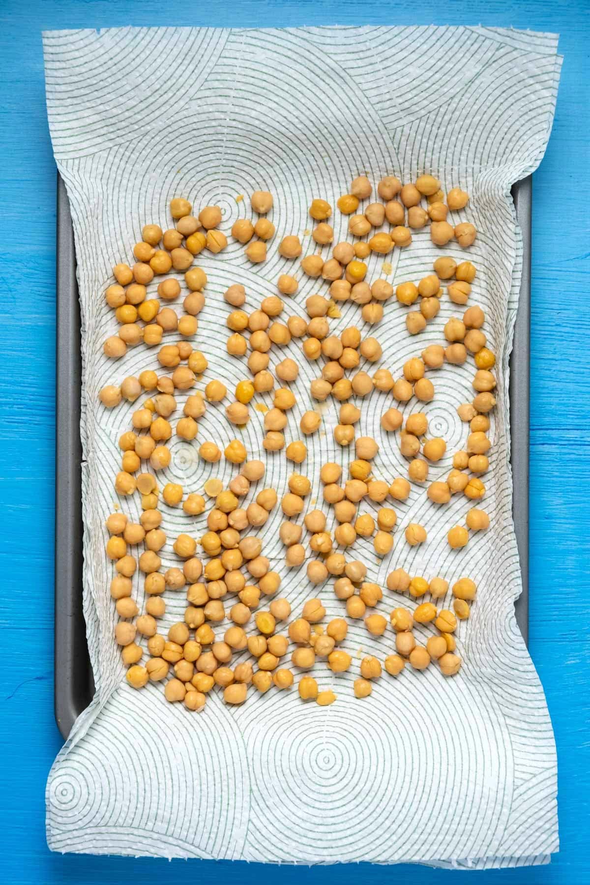 Chickpeas on a paper towel.